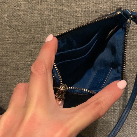 Genuine leather Coach wristlet - Picture 6 of 12